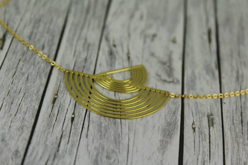 Kurze Geometrie - Kette Gold Halbkreise Messingelemente Statementkette Kurze Geometrie - Kette Gold Halbkreise Messingelemente Statementkette von buntezeiten
