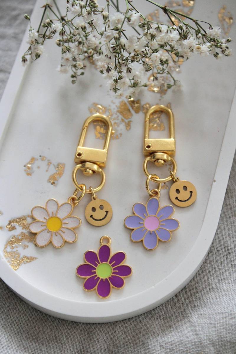 Schlüsselanhänger | Personalisiert Geschenk Geburtstag Blume Smiley| Freundin Frauen Arbeitskollegin Anhänger Einzug von buntundgluecklich