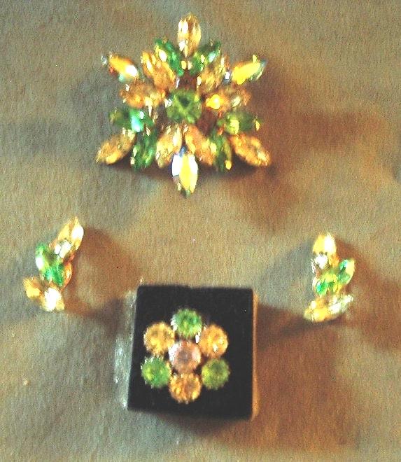 4Tlg. Vintage 1950's Designer "Regency" Topas/Peridot Stein Pin/Ohren Ring Set Artikel # 719 Schmuck." von bushnellfashions