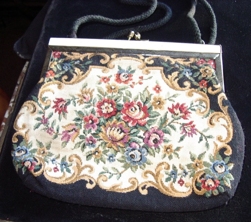 Floral Pettipoint Design Hong Kong Made Artikel # 141 Geldbörsen von bushnellfashions