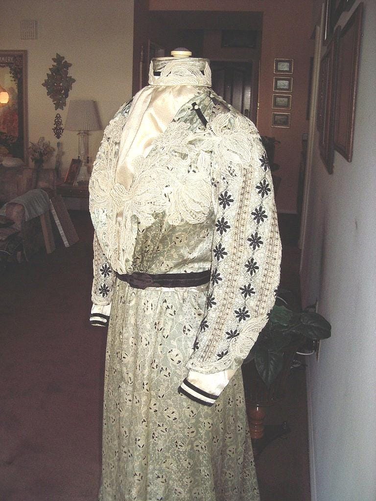 Original Viktorian.sage Farbe Seiden Satin Mit Polka Dot Print 2Pc. Kleid/Kleidergröße 4/6 - Art. #106, Victorians von bushnellfashions