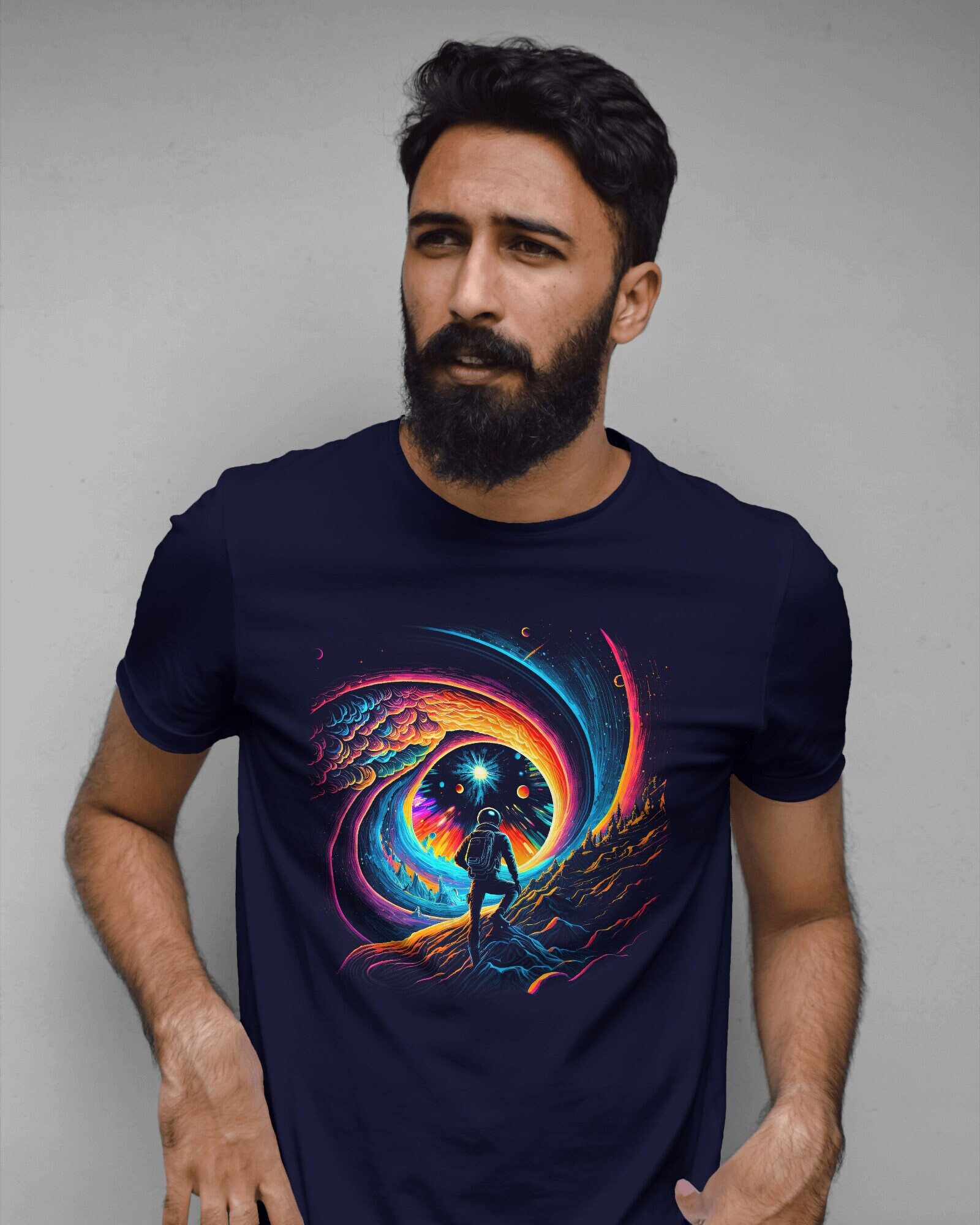 Space Portal - Trippy Retro Premium T-Shirt Unisex von buyai