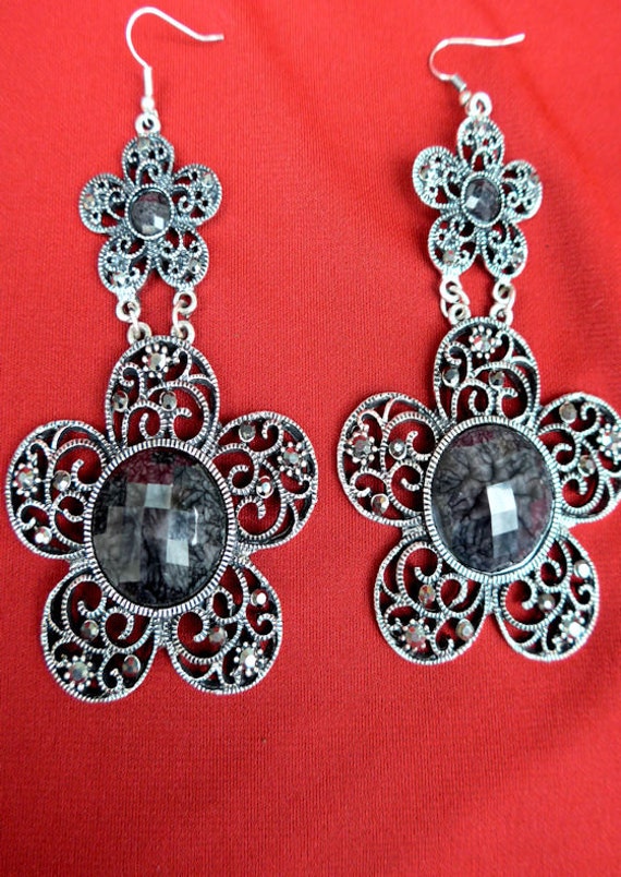 Floral Silberfiligran Schwarz Marmorierte Cabochon Ohrringe Floral Silberfiligran Schwarz Marmorierte Cabochon Ohrringe von buydanusha