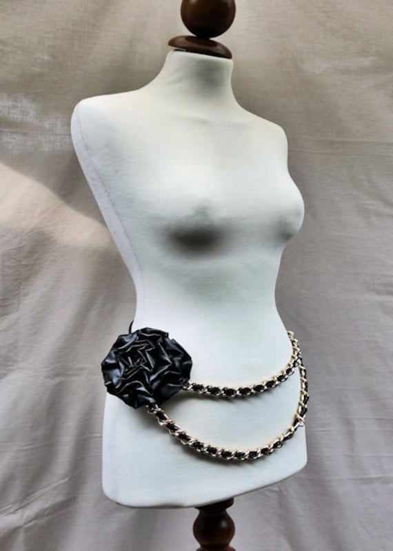 Gold Hand Gemacht Curb Belli Kette/Halskette Mit Schwarzen Falten Leder Großen Blume Verwoben Gold Hand Gemacht Curb Belli Kette/Halskette Mit Schwarzen Falten Leder Großen Blume Verwoben von buydanusha