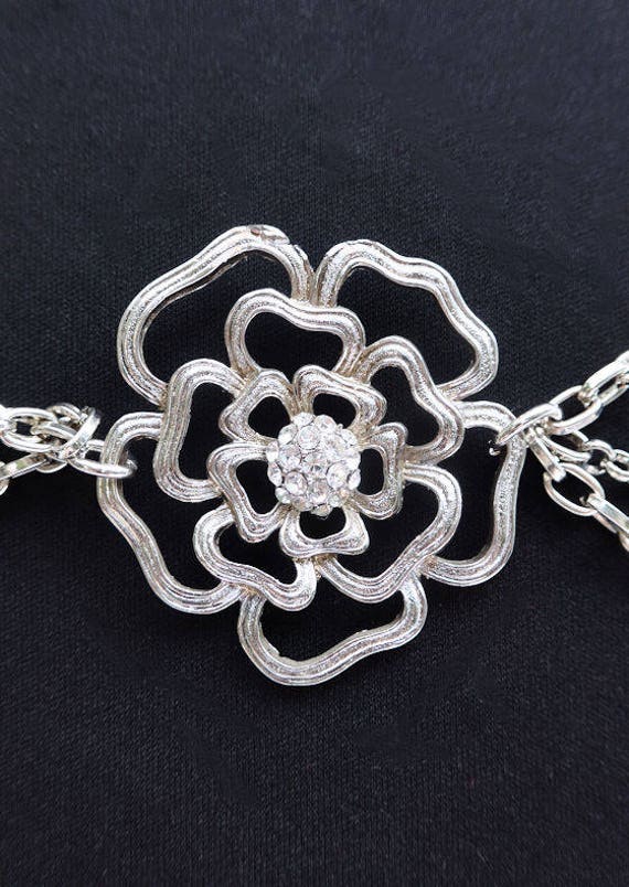 Retro-Camellia Dreifach Belli Kettenband in Antiquierten Silber Retro-Camellia Dreifach Belli Kettenband in Antiquierten Silber von buydanusha
