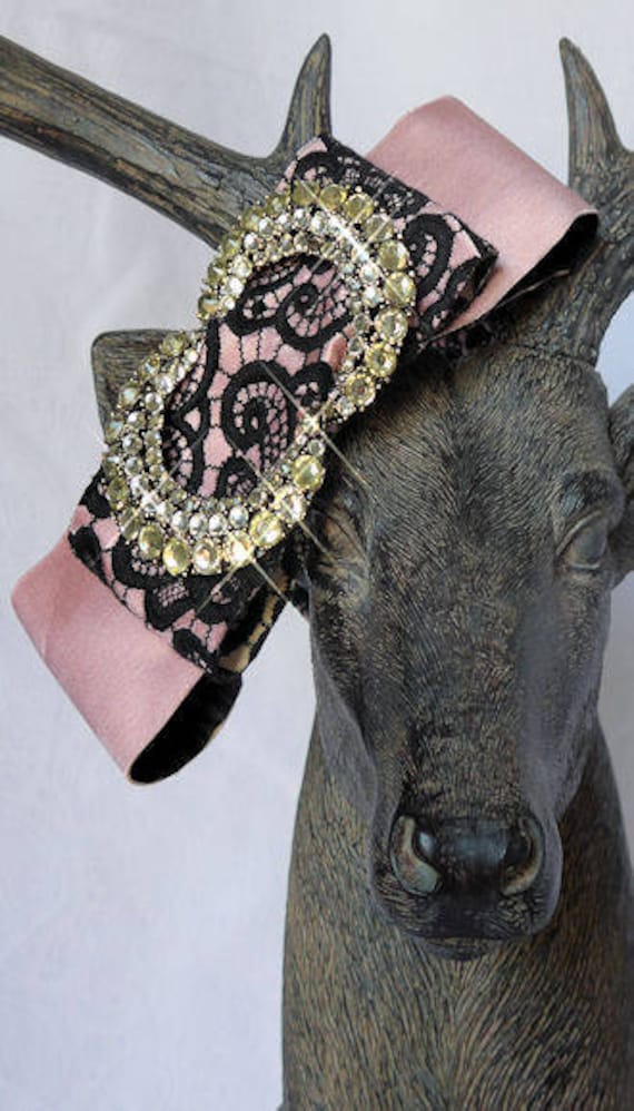 Schmuck Erröten Rosa Satin Und Schwarzer Spitze Brokat Stirnband Mit Schleife, Große Doppelschnalle, Headpiece, Fascinator. Großes Geschenk Für Sie von buydanusha