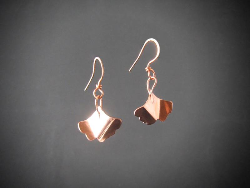 Kupfer Mini Ginkgoblatt Ohrringe | Mx-11001-018 von bwandh