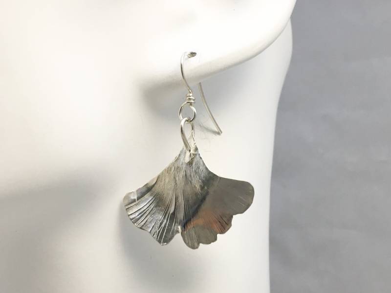 Strukturierte Sterling Ginkgo Blatt Ohrringe | Mx-11001-005 Strukturierte Sterling Ginkgo Blatt Ohrringe | Mx-11001-005 von bwandh