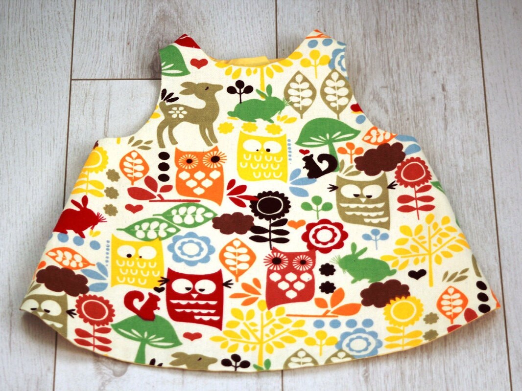 Baby Schürze Aus Geblümter Baumwolle | Eule & Hirsch Druck, 8-18 Monate von byAgeliki
