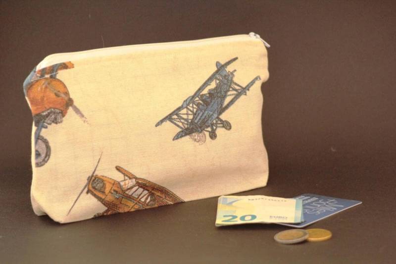 Beige Reißverschlusstasche Mit Flugzeugen Beige Reißverschlusstasche Mit Flugzeugen von byAgeliki