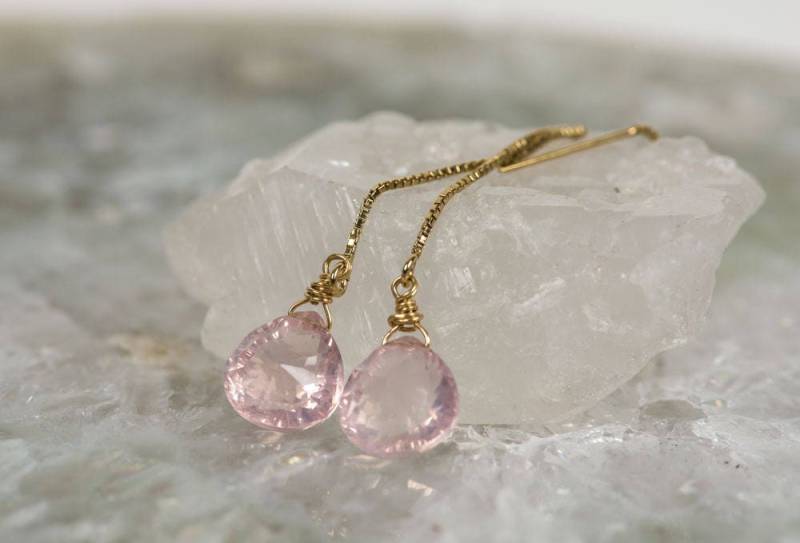 Rosenquarz Ohrringe, 14K Gold Filled Ohrdurchzieher, Tropfen Edelstein Rosa Ohrringe Rosenquarz Ohrringe, 14K Gold Filled Ohrdurchzieher, Tropfen Edelstein Rosa Ohrringe von byAncaN