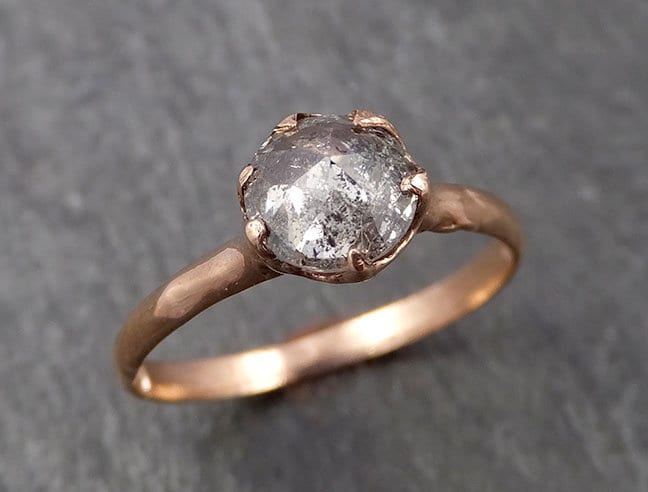 Facettierter Fancy Cut Salz Und Pfeffer Diamant Solitär Verlobungsring 14K Rosegold Ehering Von Angelline 1652 von byAngeline