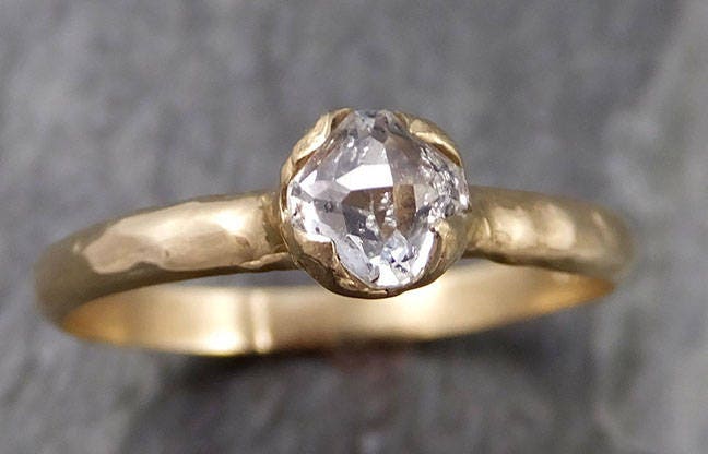 Facettierter Fancy Cut Weißer Diamant Solitär Verlobungsring 18K Gelbgold Ehering Byangeline 0830 von byAngeline