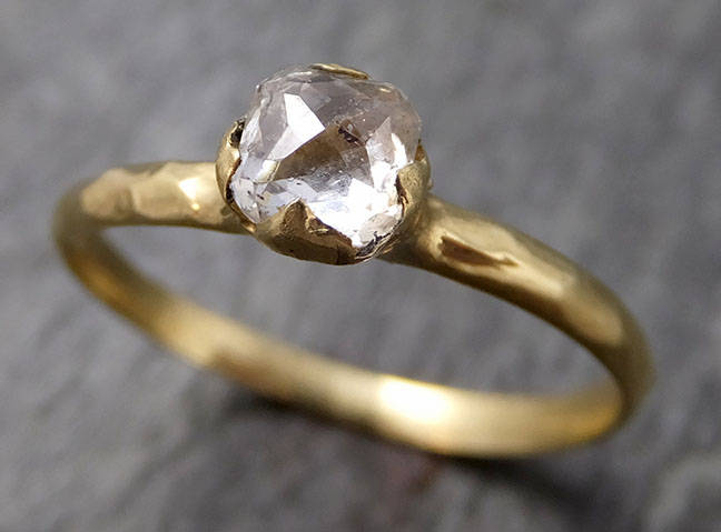 Facettierter Fancy Cut Weißer Diamant Solitär Verlobungsring 18K Gelbgold Ehering Byangeline 0831 von byAngeline