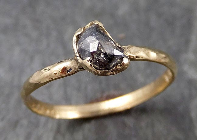 Fancy Cut Halbmond Diamant Solitär Verlobungsring 14K Gold Ehering Byangeline 0900 von byAngeline