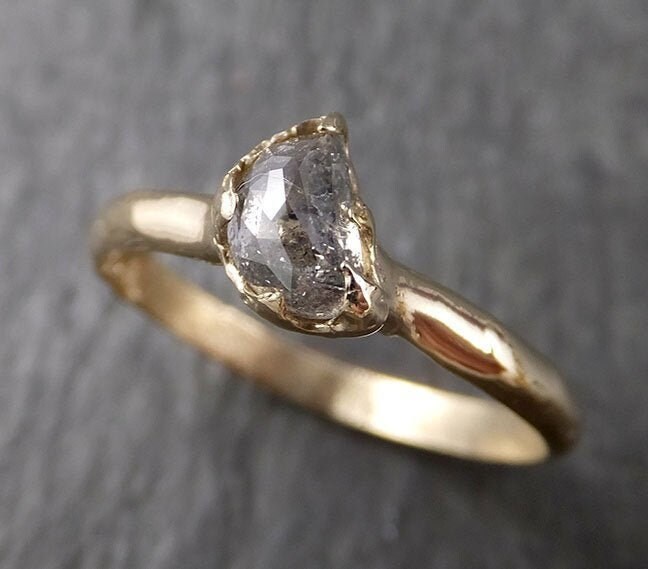 Fancy Cut Halbmond Diamant Solitär Verlobungsring 14K Gold Ehering Von Angeline 1583 von byAngeline