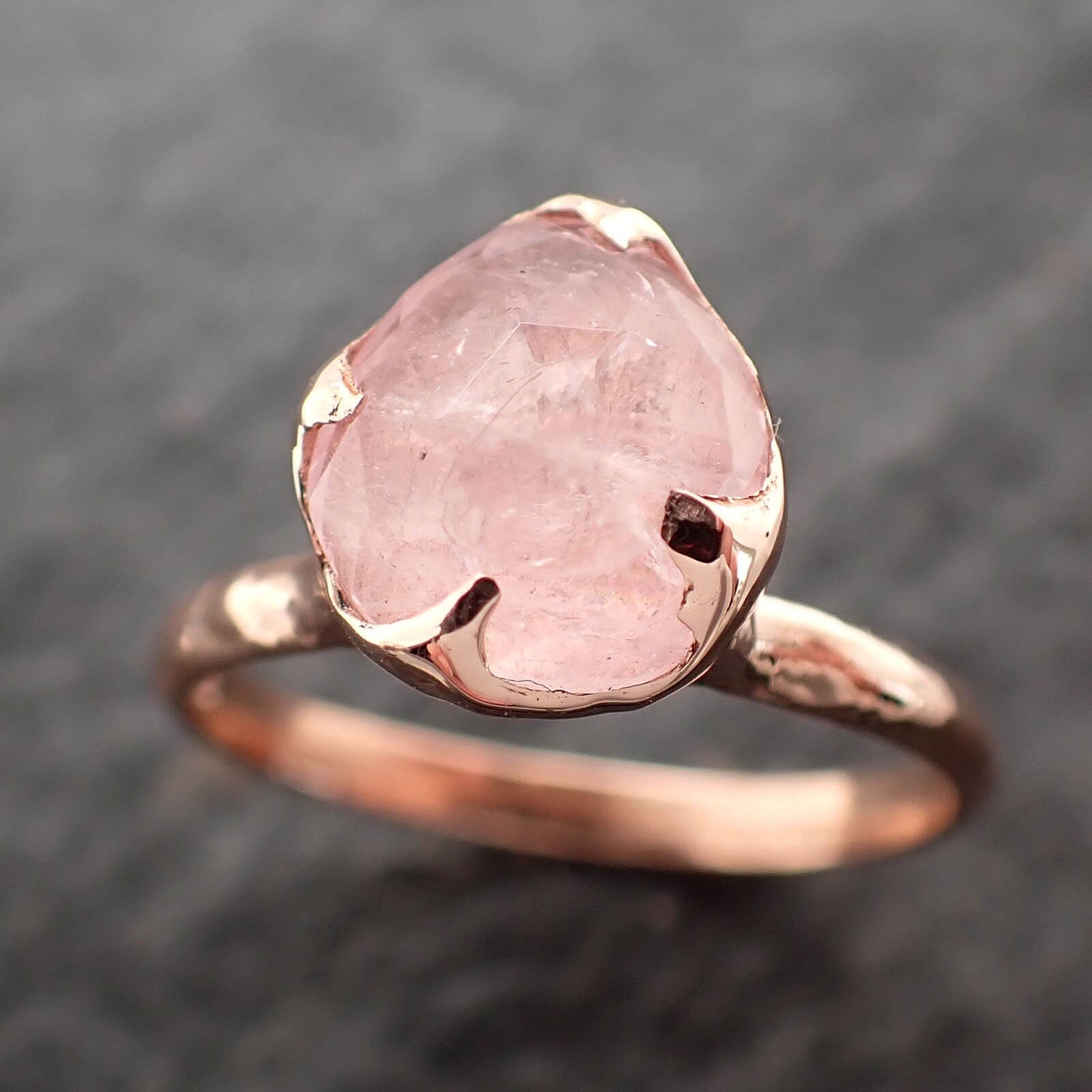 Fancy Cut Morganit 14K Rose Gold Solitär Pink Edelstein Cocktail Ring Statement Edelsteinschmuck Von Angeline 2739 von byAngeline