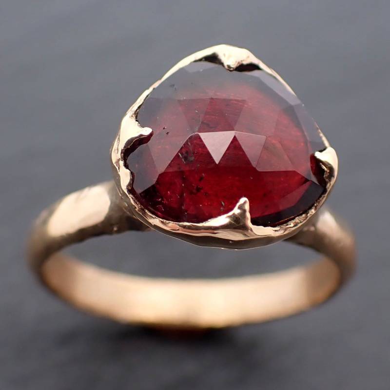 Handgemachter Rubellit-Turmalin-Ring Solitär Aus 750Er Gelbgold von byAngeline