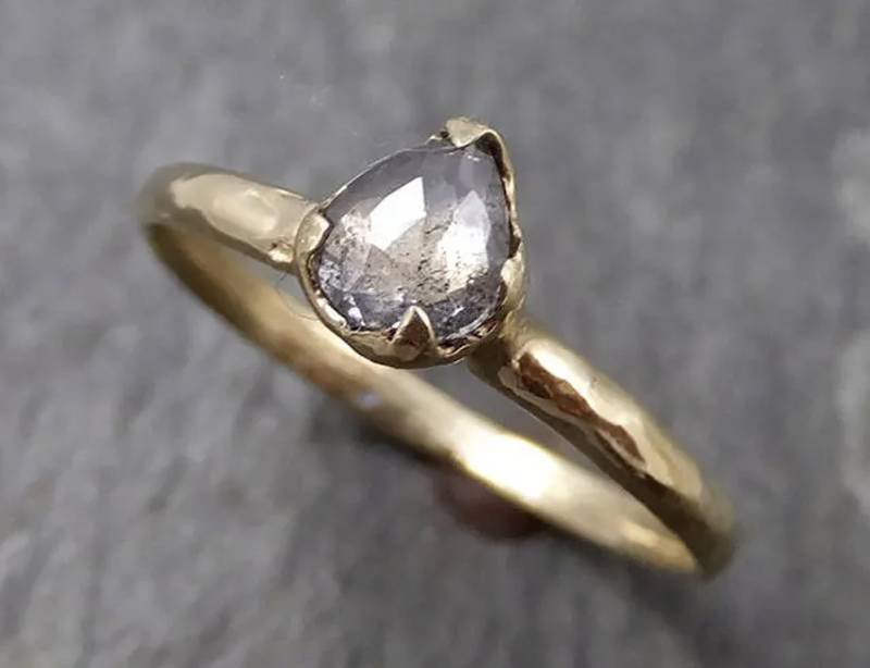 Fancy Cut Salz Und Pfeffer Diamant Solitär Verlobung 14K Gelbgold Ehering Ring Byangeline 0821 von byAngeline