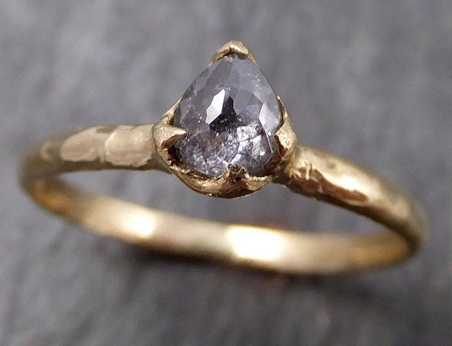 Fancy Cut Salz Und Pfeffer Diamant Solitär Verlobung 14K Gelbgold Ehering Ring Byangeline 0823 von byAngeline