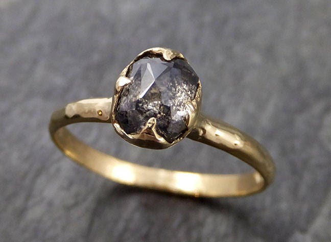 Fancy Cut Salz Und Pfeffer Diamant Solitär Verlobungsring | 14K Gelbgold Ehering 1001 Angelline von byAngeline