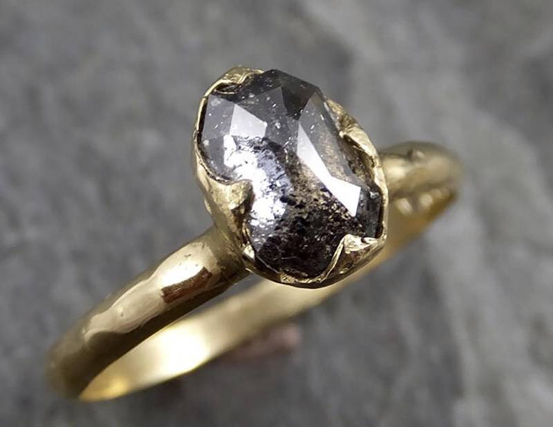 Salz Und Pfeffer Diamant Solitär Verlobungsring | 14K Gelbgold Handgemacht Von Angeline 1081 von byAngeline