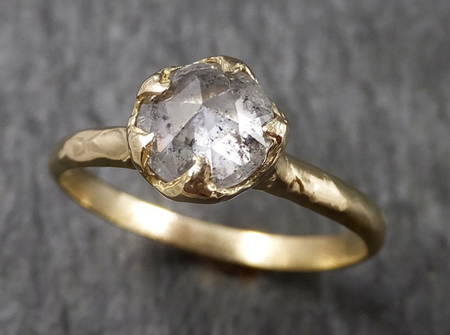 Echter Salz Und Pfeffer Diamant Solitär Ring | Massiver 18K Gelbgold Verlobungsring Handarbeit Von Angeline 1475 von byAngeline