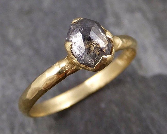 Fancy Cut Salz Und Pfeffer Diamant Solitär Verlobung 18K Gelbgold Ehering Ring Byangeline 0848 von byAngeline