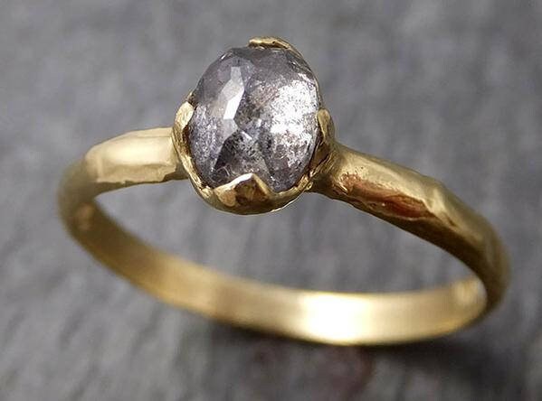 Fancy Cut Salz Und Pfeffer Diamant Solitär Verlobung 18K Gelbgold Ehering Ring Byangeline 0849 von byAngeline