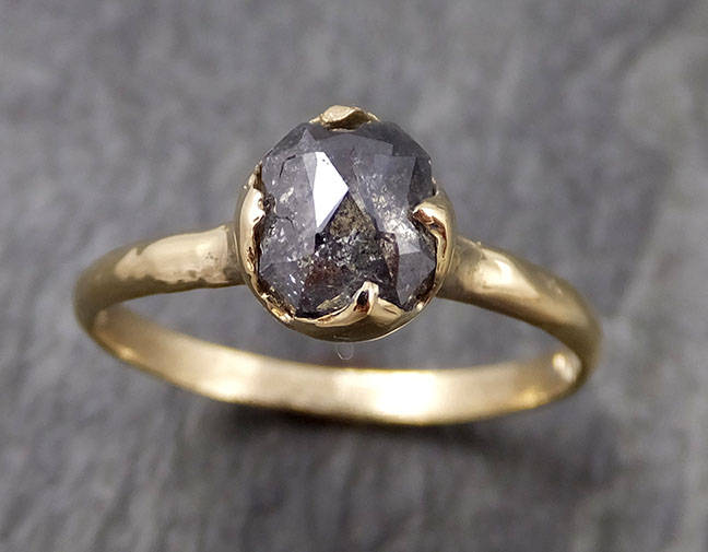 Fancy Cut Salz Und Pfeffer Diamant Solitär Verlobungsring | 18K Gelbgold Ehering Von Angeline 0943 von byAngeline