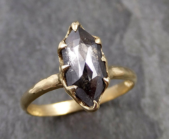 Fancy Cut Salz Und Pfeffer Diamant Solitär Verlobung 18K Gelbgold Ehering Ring Byangeline 0987 von byAngeline