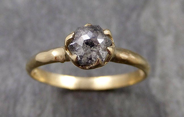 Fancy Cut Salz Und Pfeffer Diamant Solitär Verlobung 18K Gelbgold Ehering Ring Byangeline 0992 von byAngeline