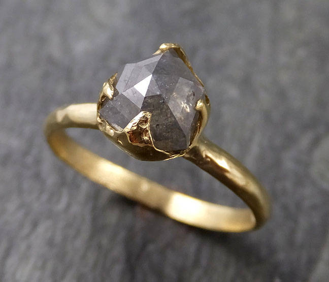 Fancy Cut Salz Und Pfeffer Diamant Solitär Verlobung 18K Gelbgold Ehering Ring Byangeline 1053 von byAngeline