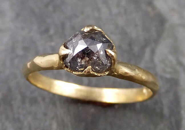 Fancy Cut Salz Und Pfeffer Diamant Solitär Verlobung 18K Gelbgold Ehering Ring Byangeline 1105 von byAngeline