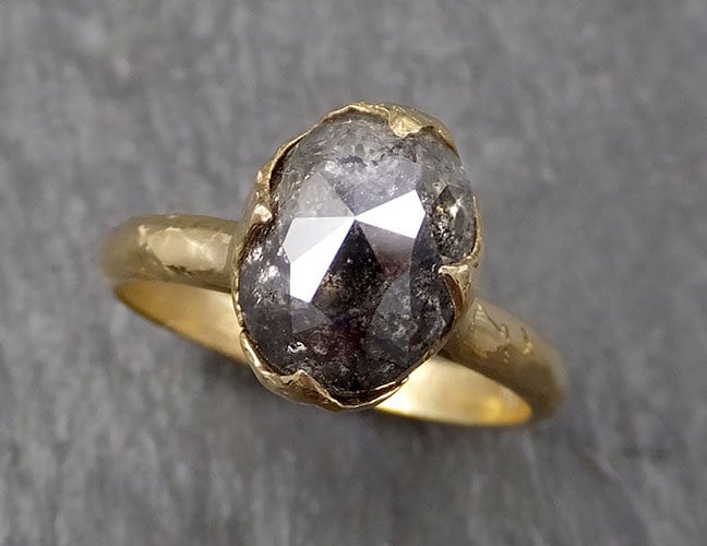 Fancy Cut Salz Und Pfeffer Diamant Solitär Verlobung 18K Gelbgold Ehering Ring Von Angeline 1607 von byAngeline