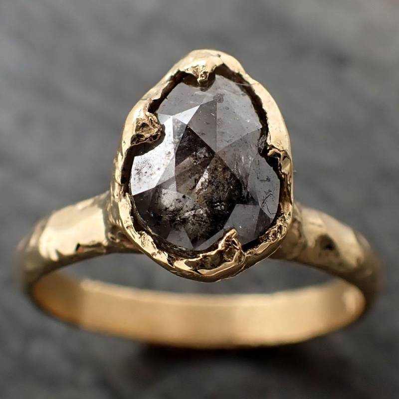 Fancy Cut Salz Und Pfeffer Diamant Solitär 18K Gelbgold Verlobungsring von byAngeline