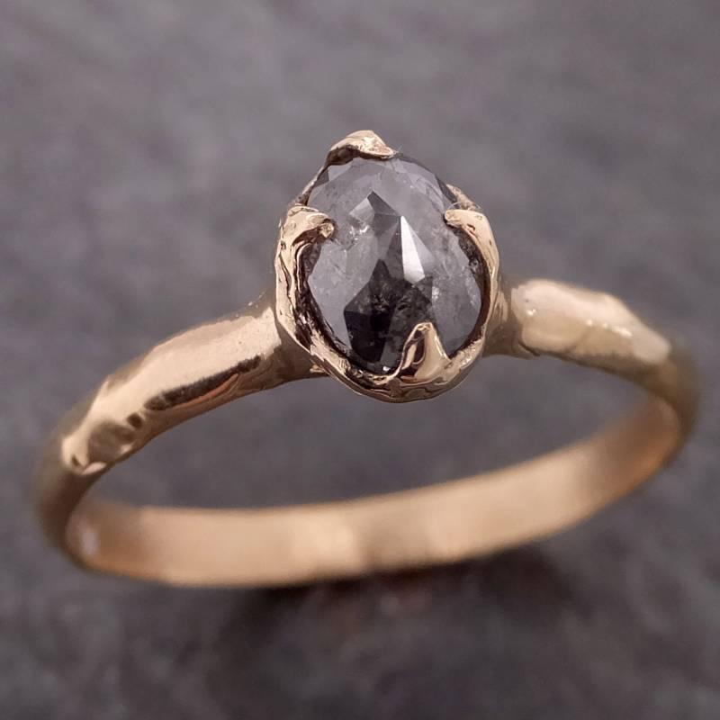 Fancy Cut Salz Und Pfeffer Diamant Solitär Verlobungsring 14K Gelbgold Ehering Byangeline 2127 von byAngeline