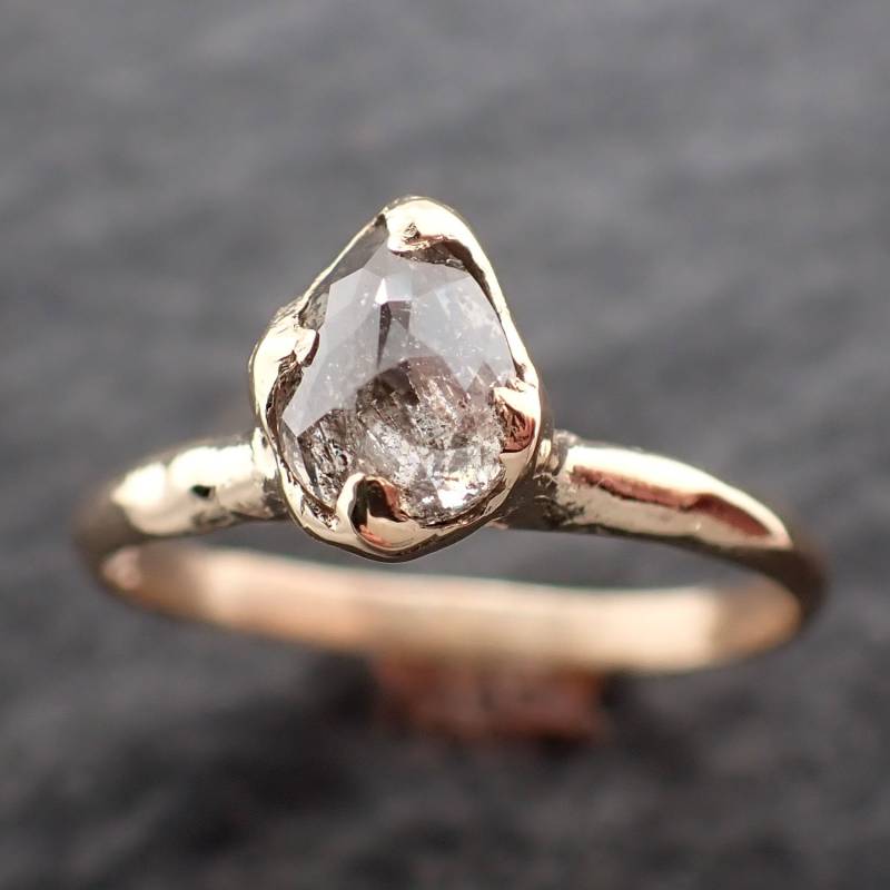 Fancy Cut Salz Und Pfeffer Diamant Solitär Ring - 14K Gelbgold von byAngeline