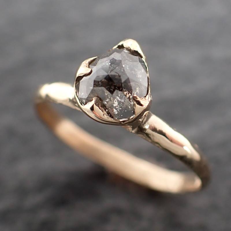 Salz Und Pfeffer Diamant Solitär Ring Fancy Cut 14K Gelbgold von byAngeline