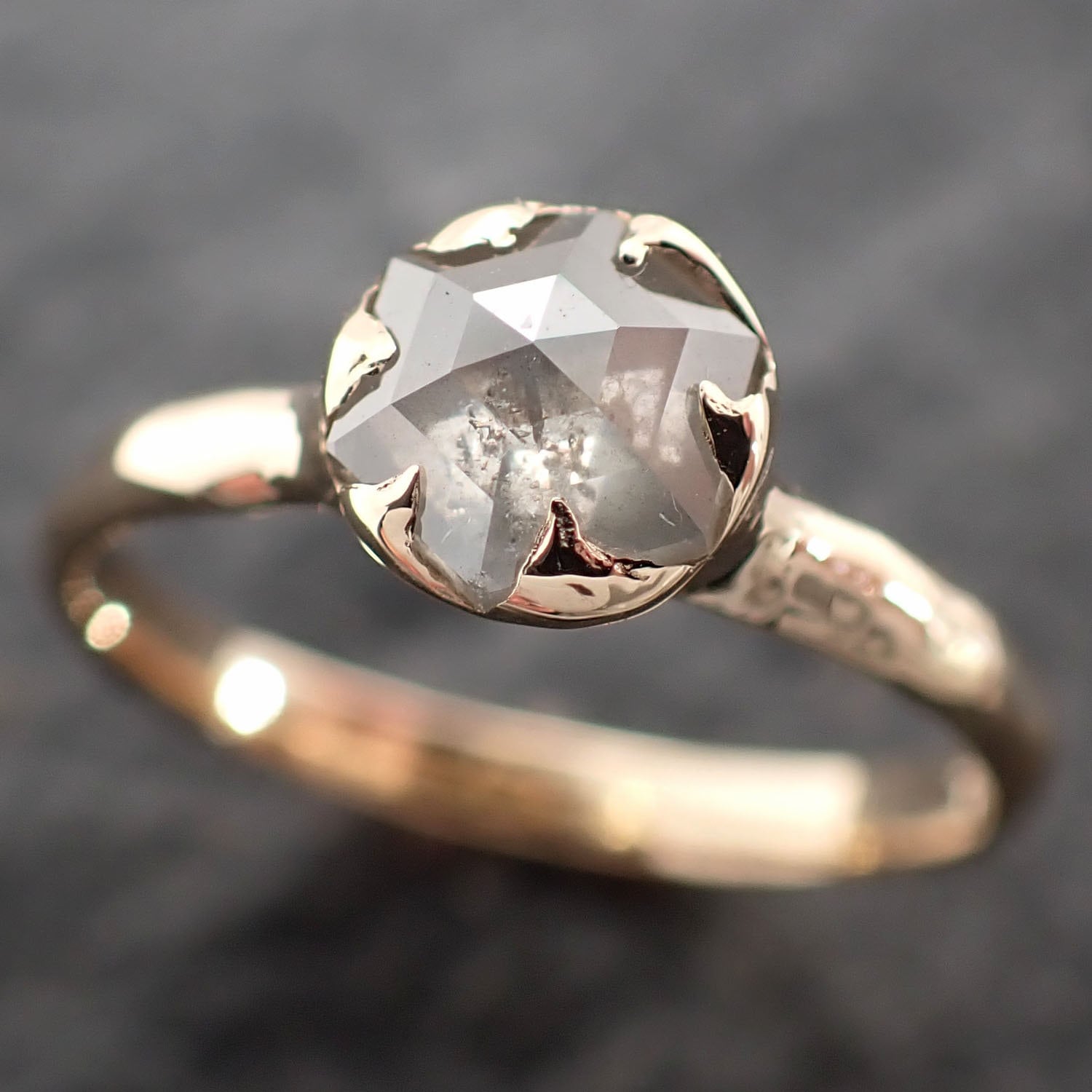 Fancy Cut Salz Und Pfeffer Diamant Solitär Verlobungsring 14K Gelbgold Ehering 2783 von byAngeline