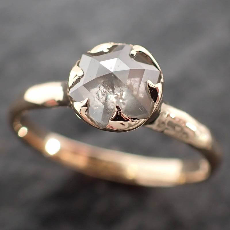 Fancy Cut Salz Und Pfeffer Diamant Solitär Ring - 14K Gelbgold von byAngeline