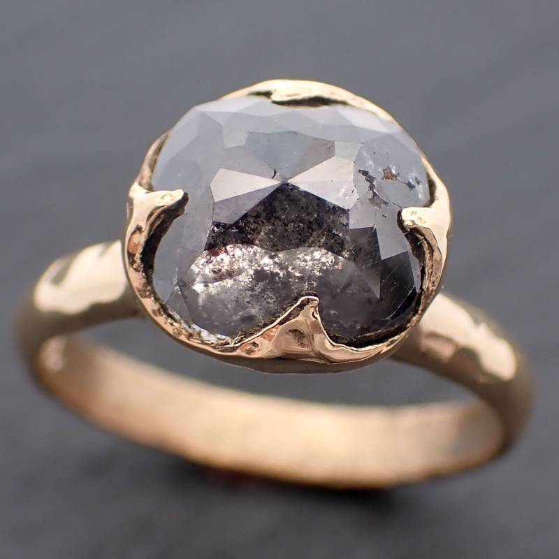 Fancy Cut Salz Und Pfeffer Diamant Verlobungsring 18K Gelbgold Handgefertigt Von Angelline 3287 von byAngeline