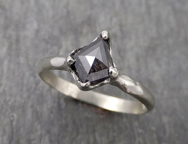 Fancy Cut Salz Und Pfeffer Diamant Solitär Verlobungsring 18K Weißgold Ehering Von Angelline 1762 von byAngeline