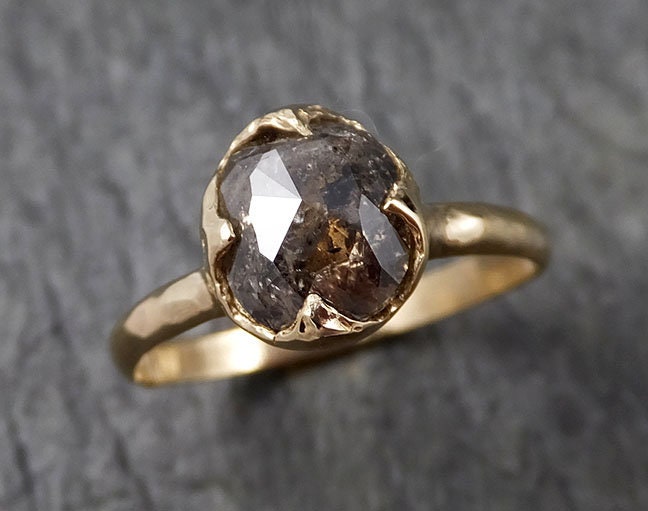 Fancy Cut Salz Und Pfeffer Diamant Verlobungsring 14K Gelbgold Ehering Rohdiamant 1406 von byAngeline