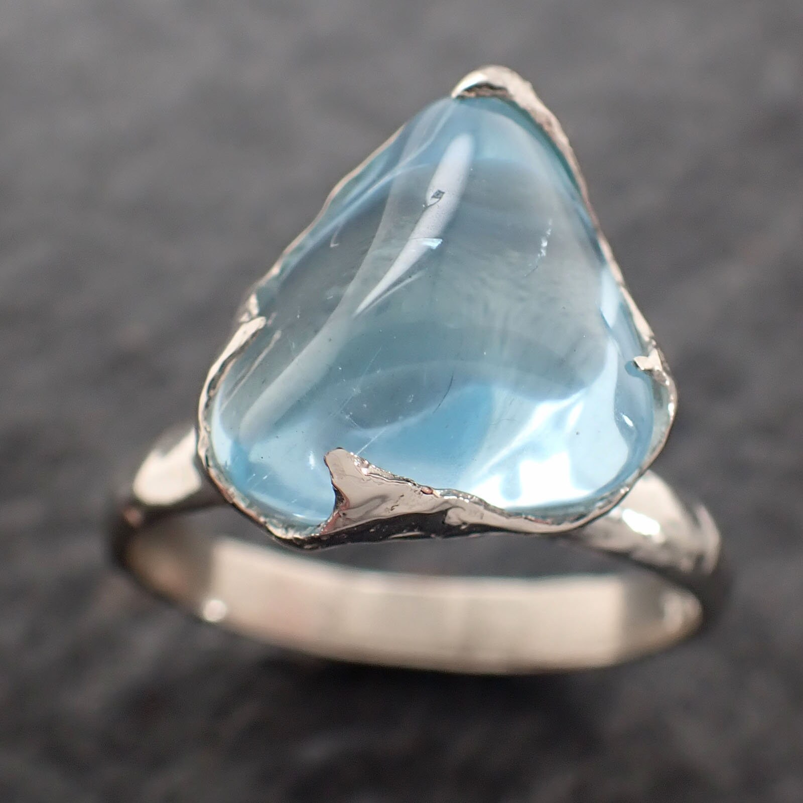 Getrommelter Aquamarin Solitärring Aus 585Er Gelbgold Edelsteinring Nach Maß Von Angelline 2750 von byAngeline