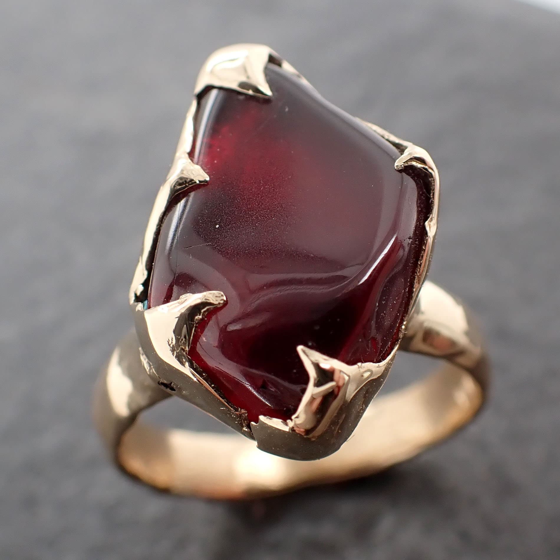 Granat Getrommelter Roter 14K Gold Solitaire Cocktail Statement Edelstein Ring 3037 von byAngeline