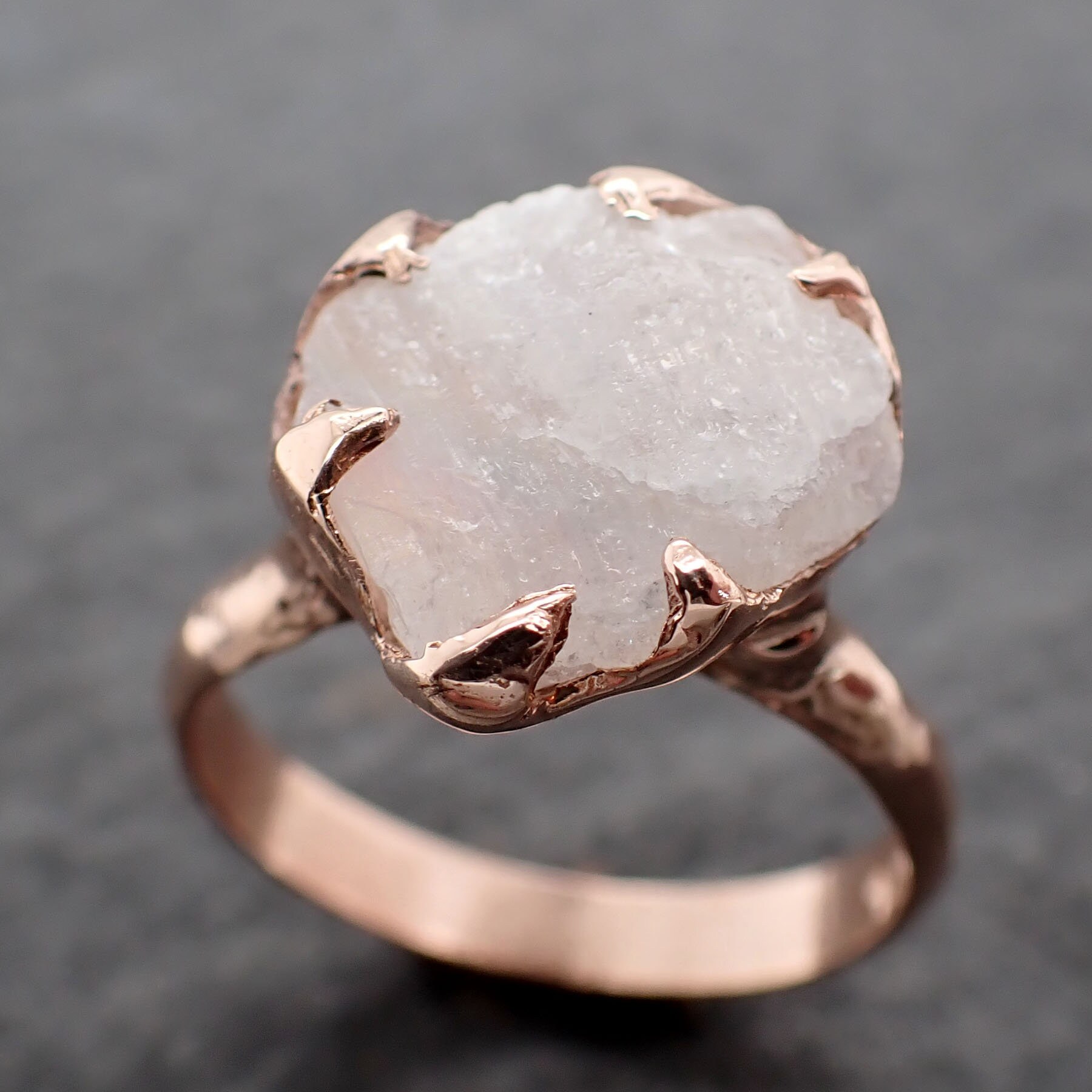 Roher Mondstein 14K Rose Gold Ring Edelstein Solitär Recyceltes Statement Cocktail 2545 von byAngeline