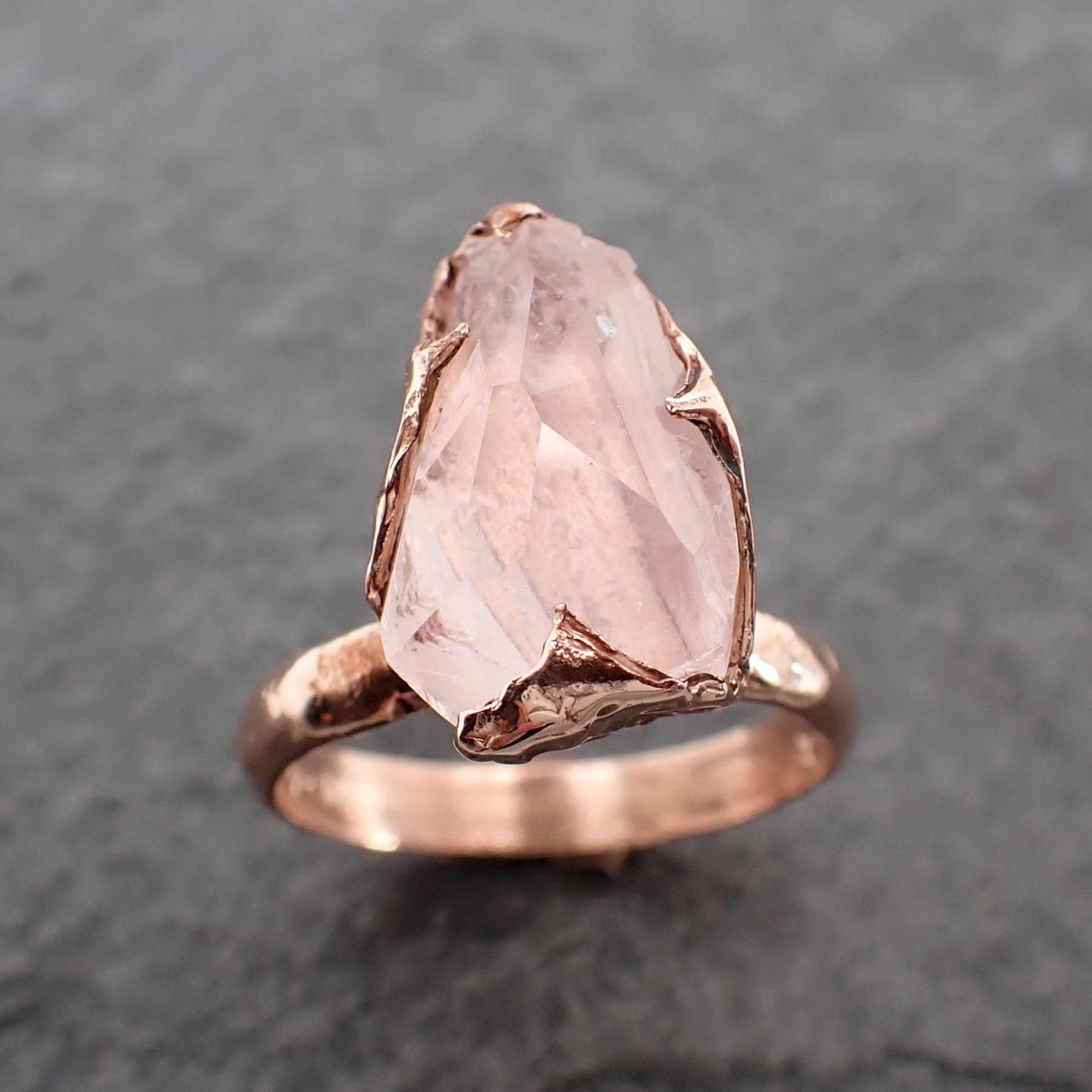 Morganit Teilweise Facettierter 14K Roségold Solitär Pink Edelstein Cocktail Ring Statement Edelsteinschmuck Von Angeline 2498 von byAngeline