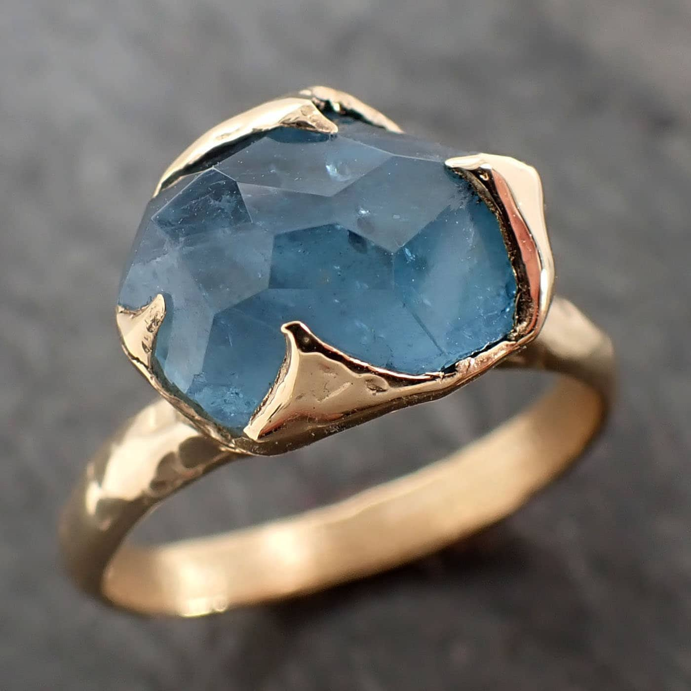 Teilweise Facettierter Aquamarin Solitär Ring 18K Gold Benutzerdefinierte One Of A Kind Edelstein-Ring Von Angelline 2983 von byAngeline