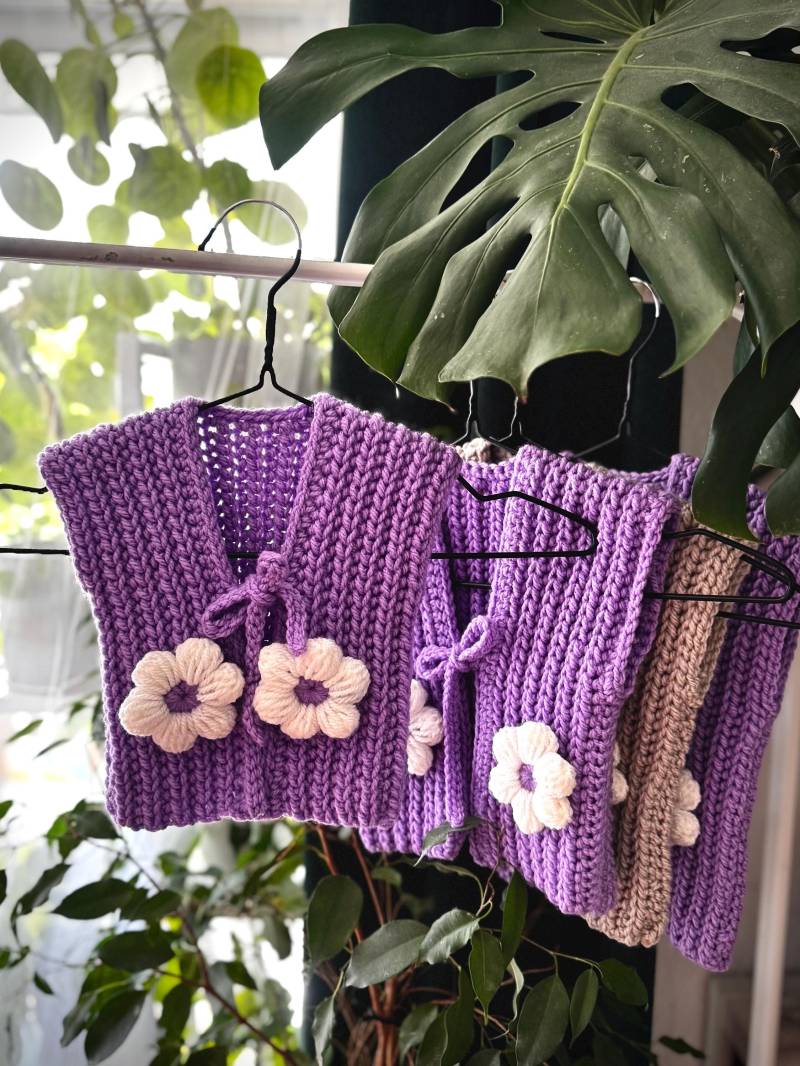 Weste Für Mädchen | Strickweste Häkelweste Kinder Blumenmuster Frühlingsmode Kindermode Geschenk von byCarolka